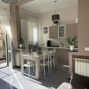  Apartment Casa Elodie Italy